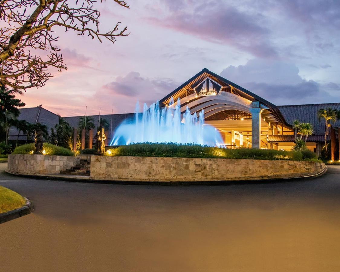 Discovery Kartika Plaza Hotel Kuta Lombok Exterior foto The entrance of the hotel