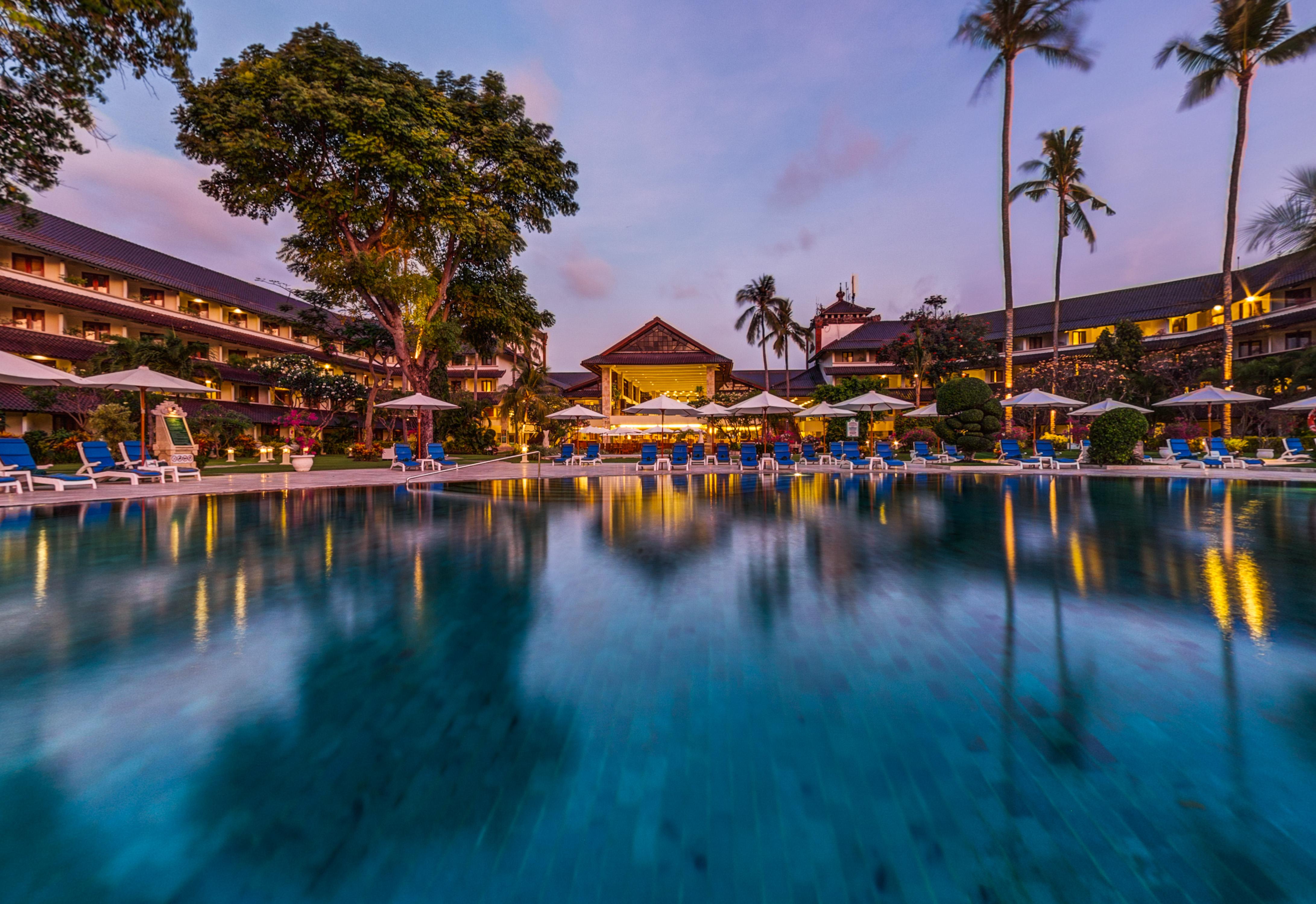Discovery Kartika Plaza Hotel Kuta Lombok Exterior foto The pool at the Le Méridien Bali Resort & Spa