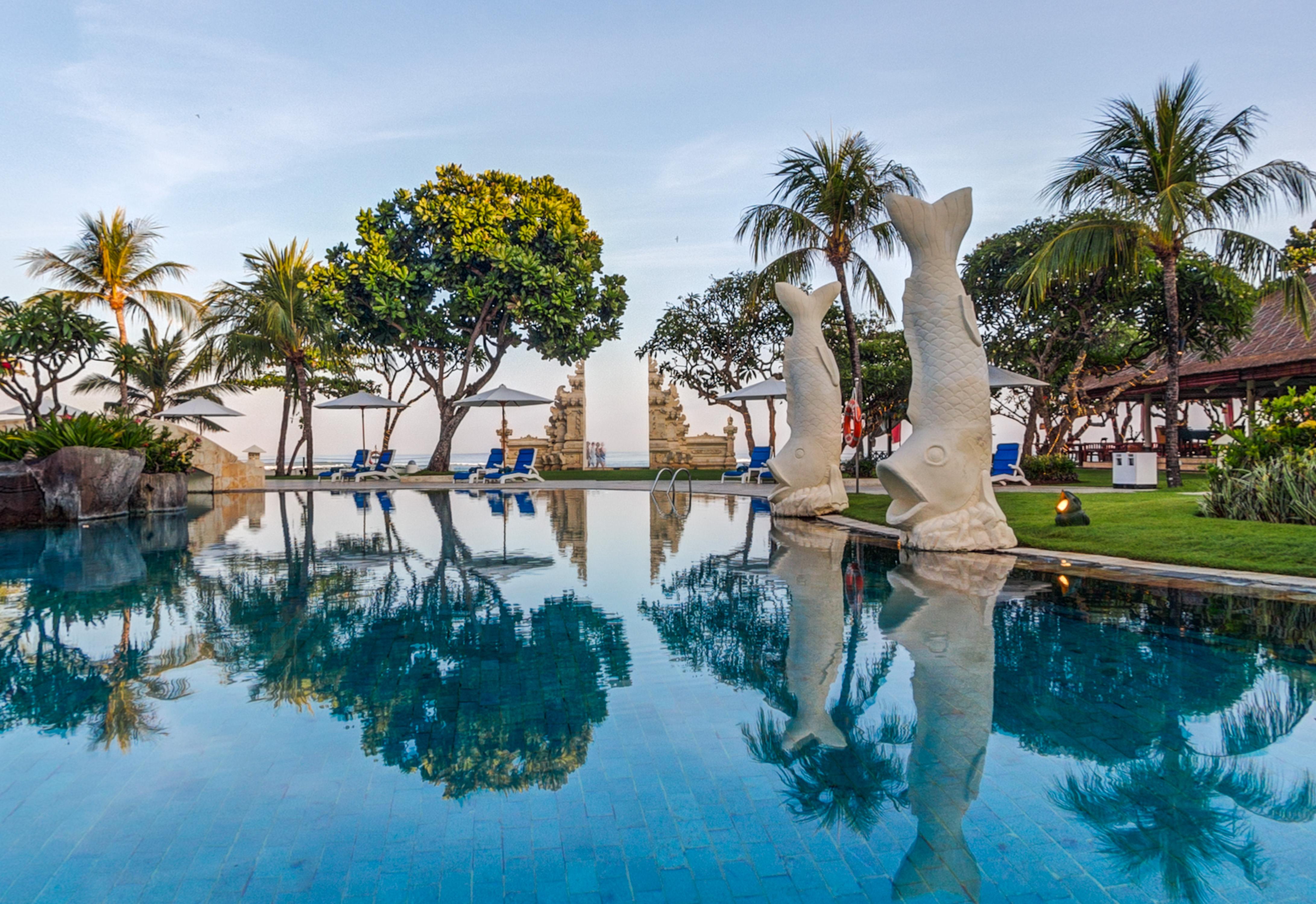 Discovery Kartika Plaza Hotel Kuta Lombok Exterior foto The swimming pool at the resort