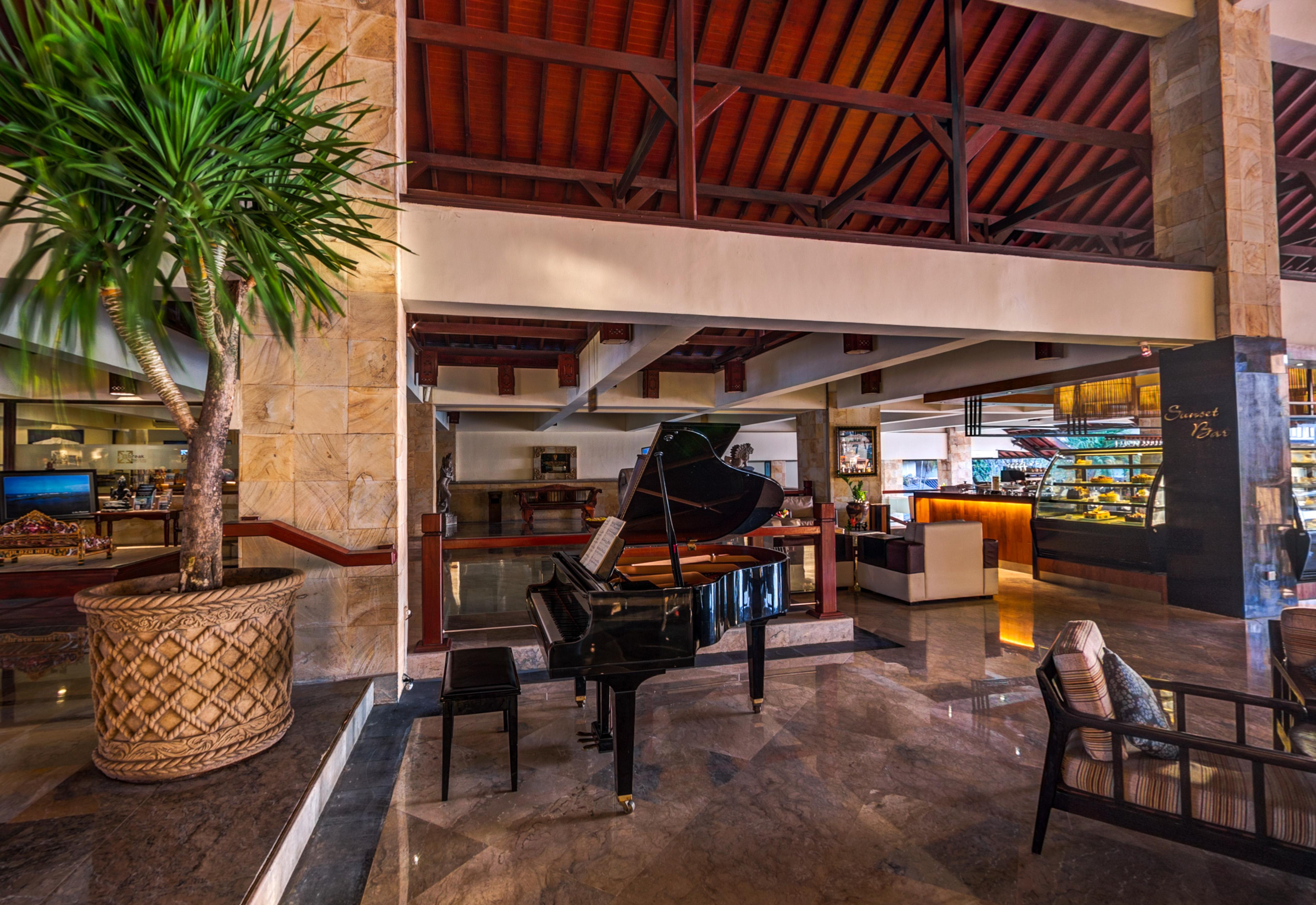 Discovery Kartika Plaza Hotel Kuta Lombok Exterior foto Lobby