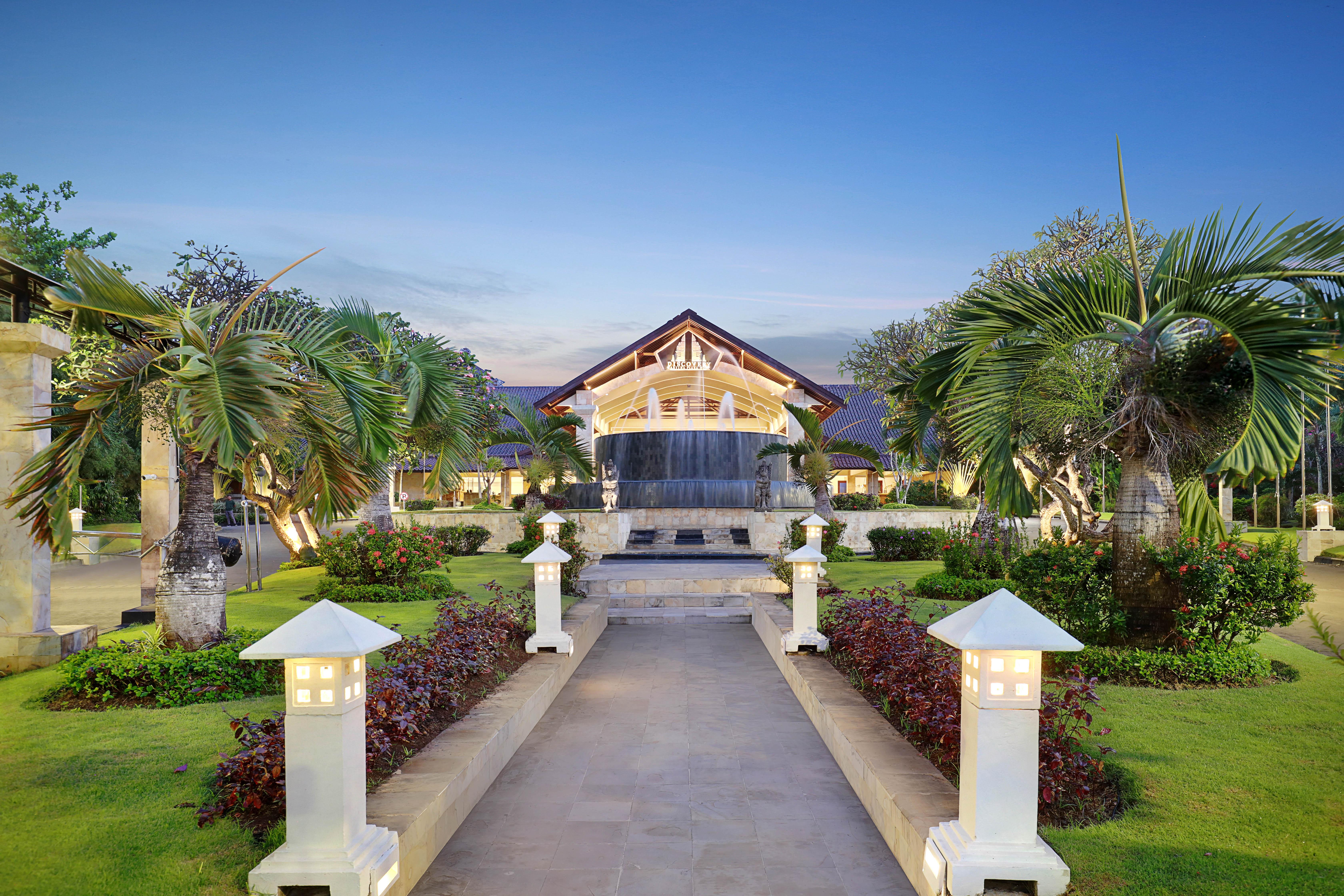 Discovery Kartika Plaza Hotel Kuta Lombok Exterior foto The Royal Thai Golf Club