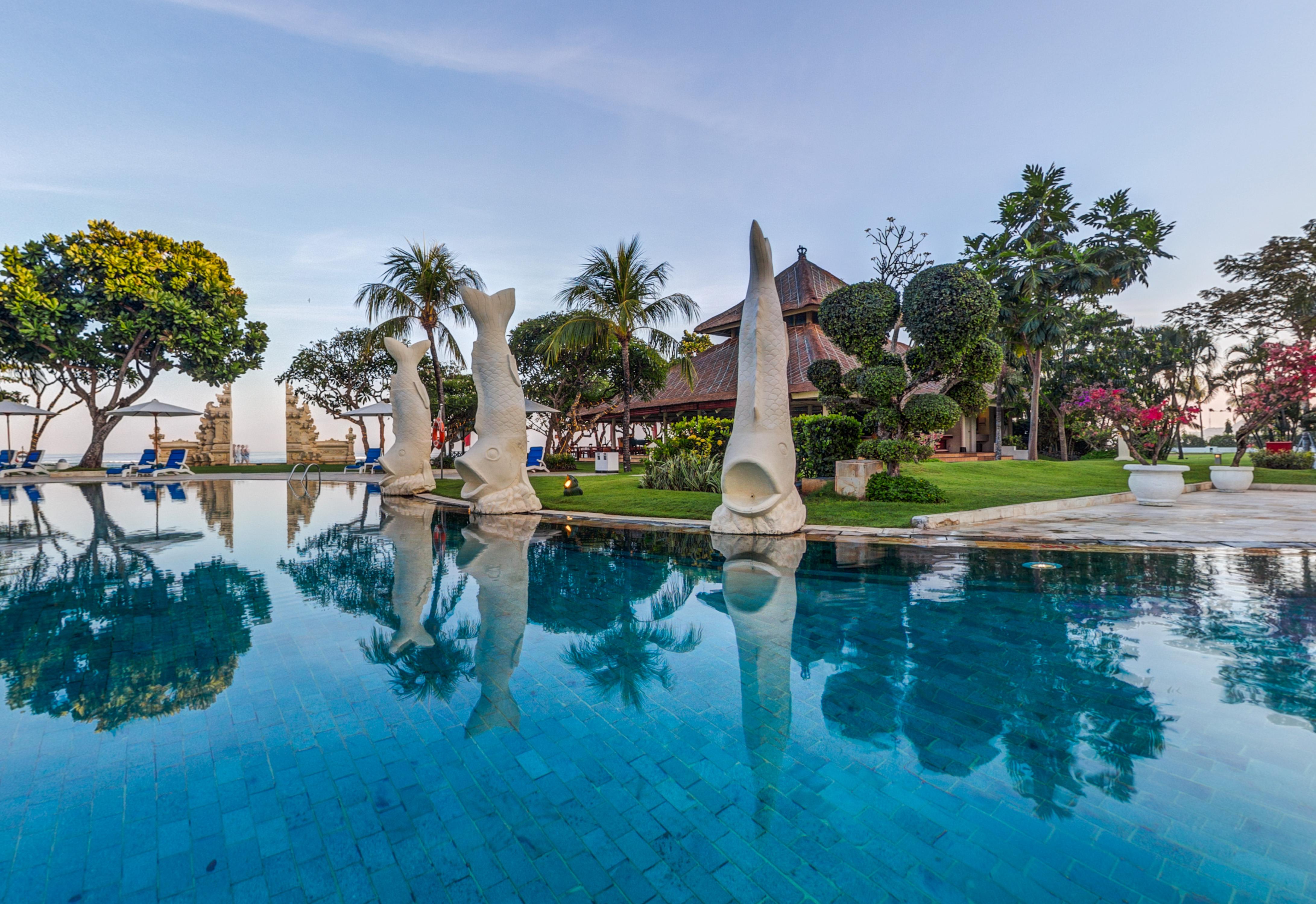 Discovery Kartika Plaza Hotel Kuta Lombok Exterior foto The swimming pool at the resort