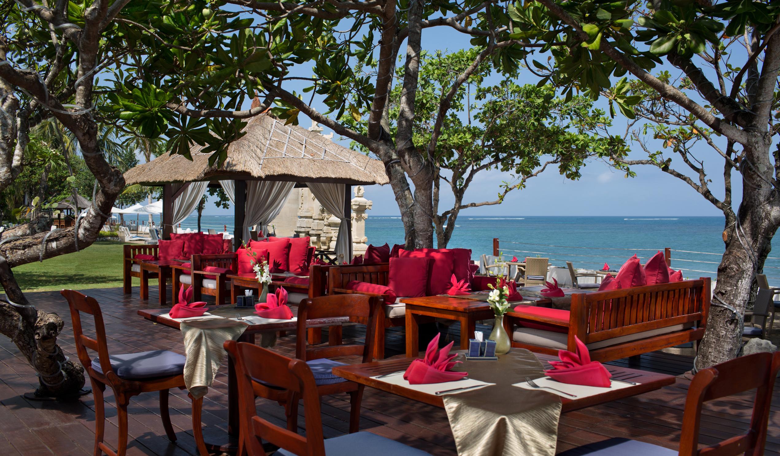 Discovery Kartika Plaza Hotel Kuta Lombok Exterior foto The Deck