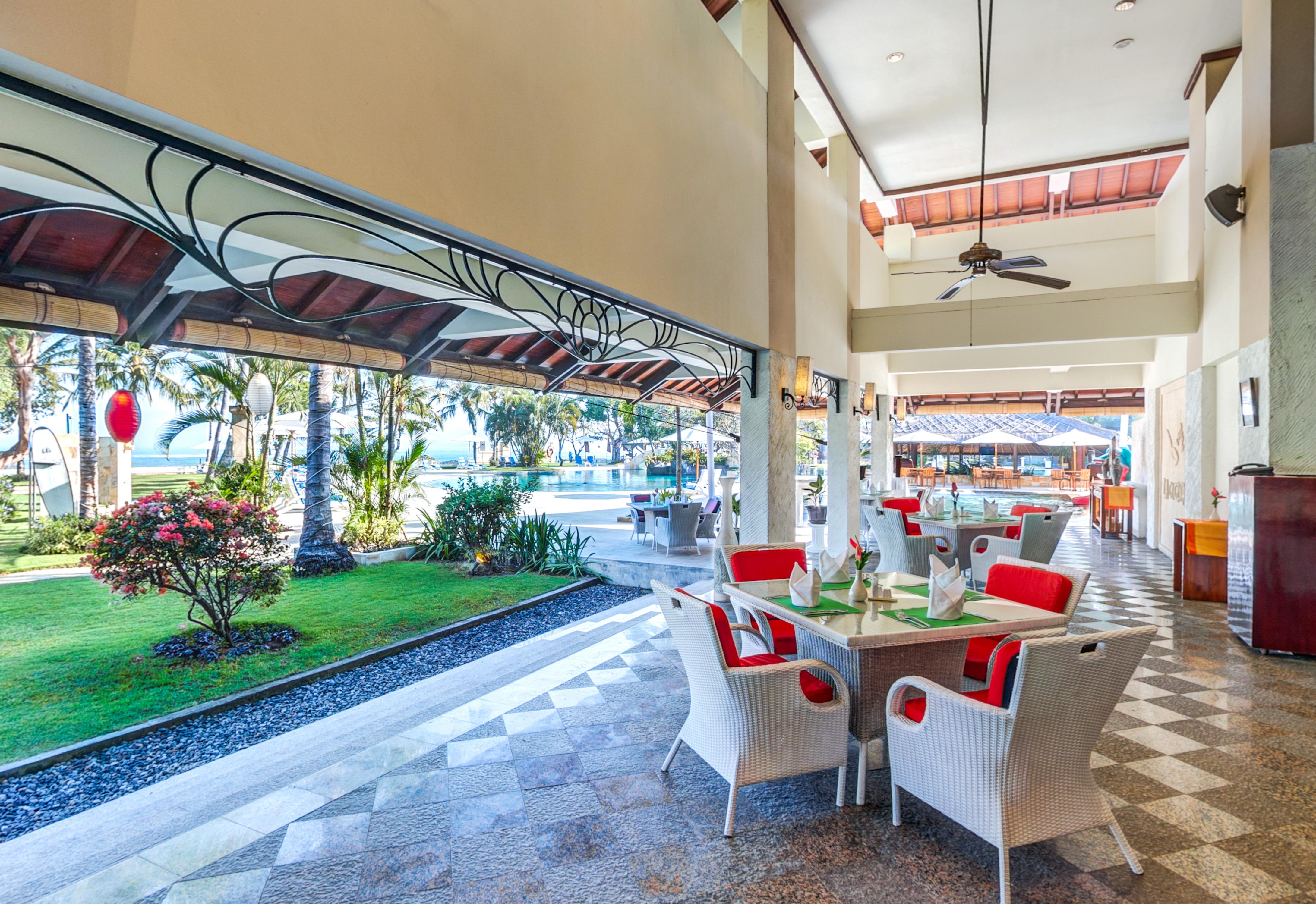 Discovery Kartika Plaza Hotel Kuta Lombok Exterior foto The interior of the hotel