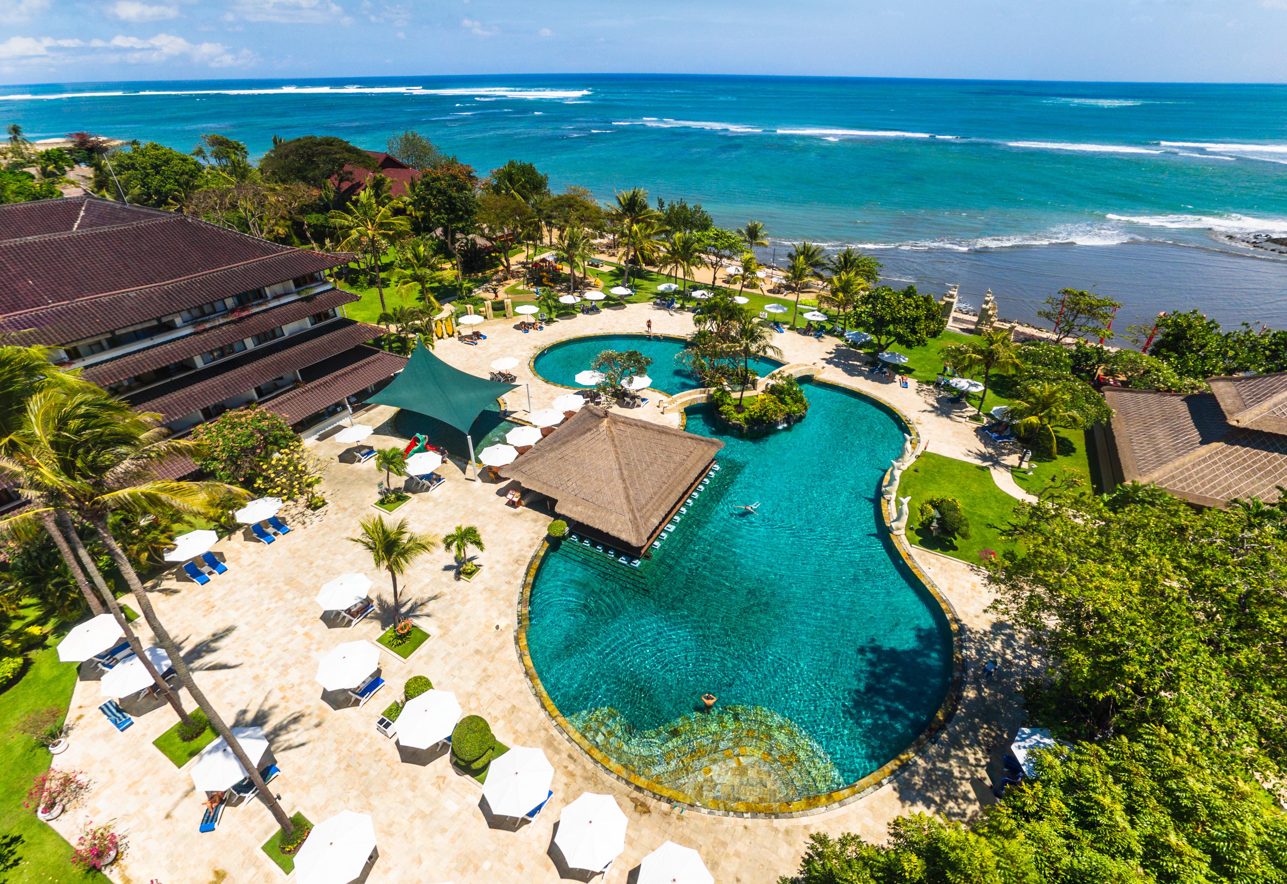 Discovery Kartika Plaza Hotel Kuta Lombok Exterior foto Aerial view of the pool at the InterContinental Resort Bali