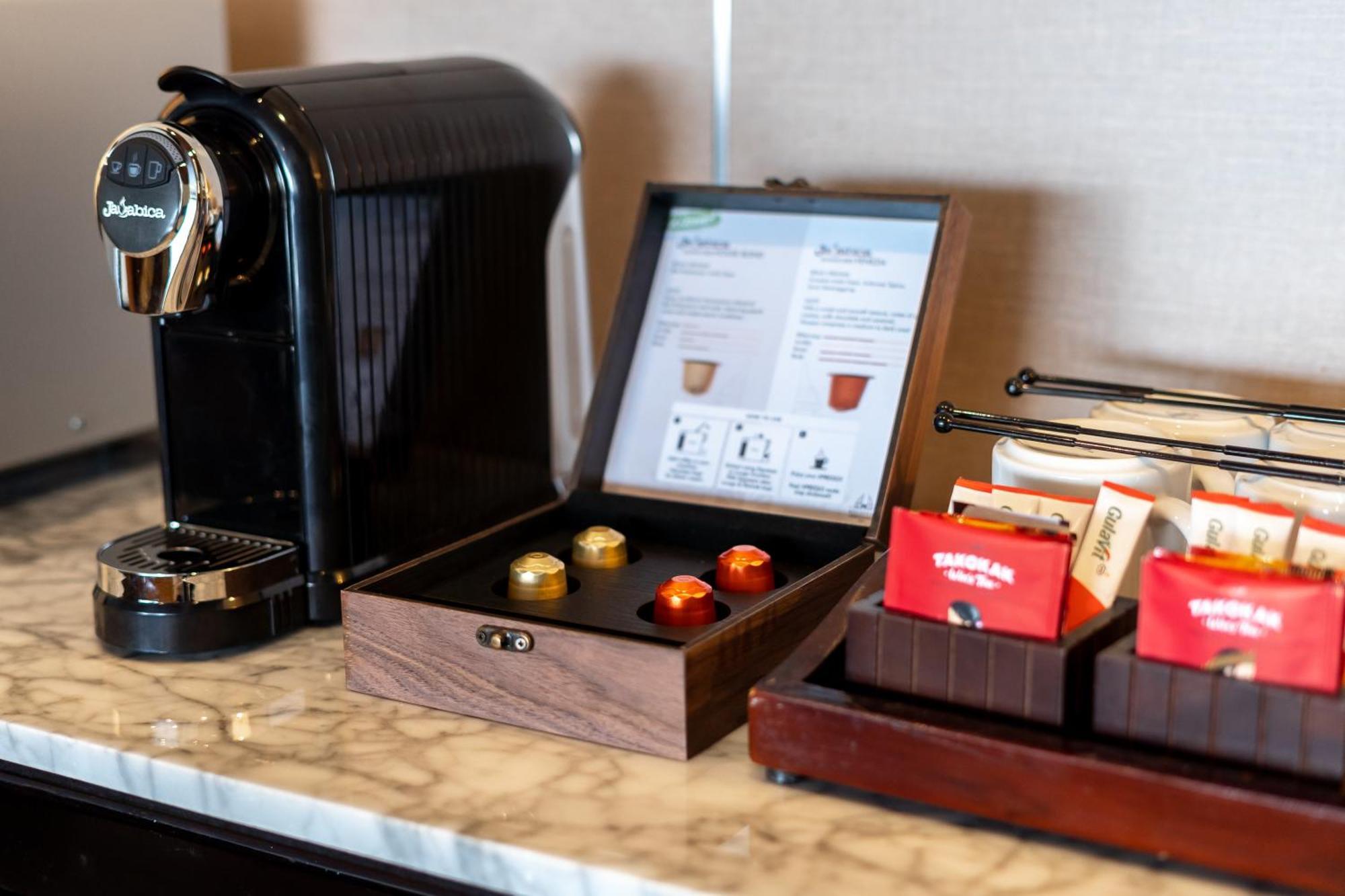 Discovery Kartika Plaza Hotel Kuta Lombok Exterior foto A Nespresso coffee machine