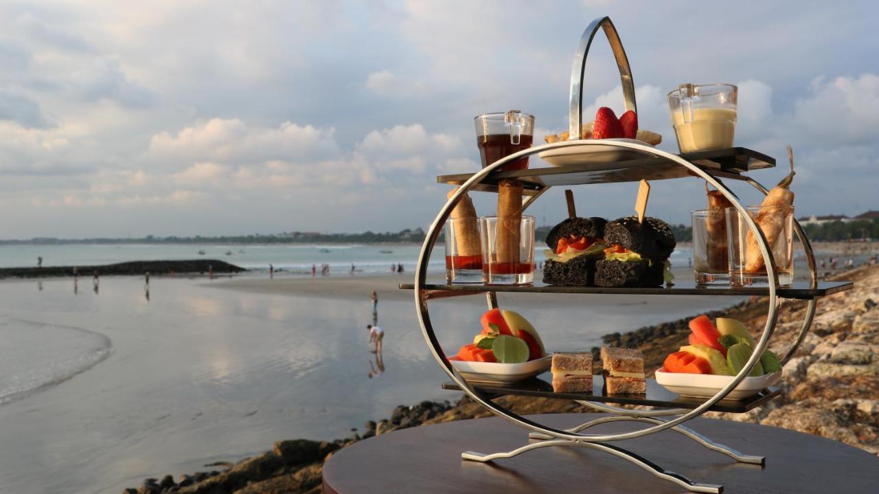 Discovery Kartika Plaza Hotel Kuta Lombok Exterior foto Afternoon tea at the beach