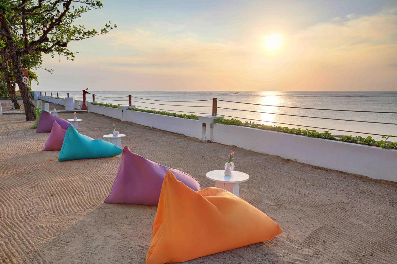 Discovery Kartika Plaza Hotel Kuta Lombok Exterior foto Beach at the hotel