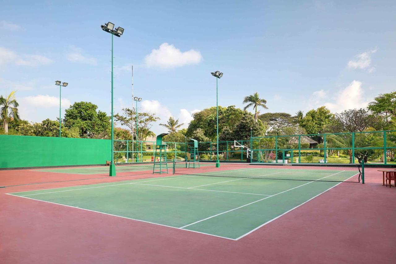 Discovery Kartika Plaza Hotel Kuta Lombok Exterior foto Tennis Courts